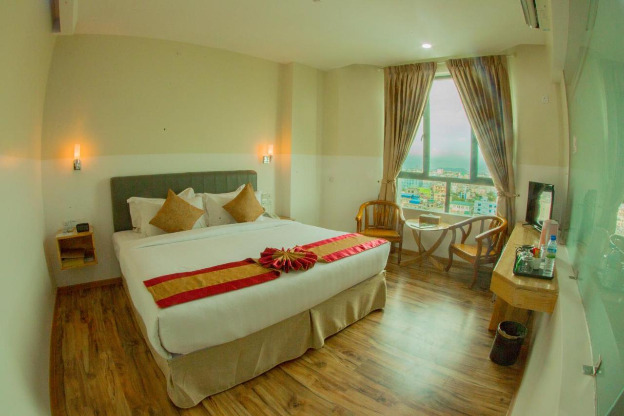 Gold Leaf Hotel Mandalay Exterior photo